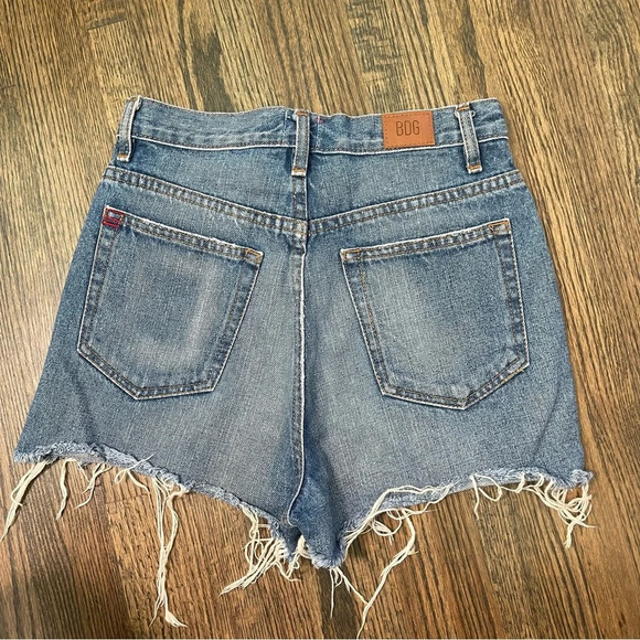 Urban Outfitters BDG blue girlfriend high rise denim shorts size 25 - Picture 3 of 3